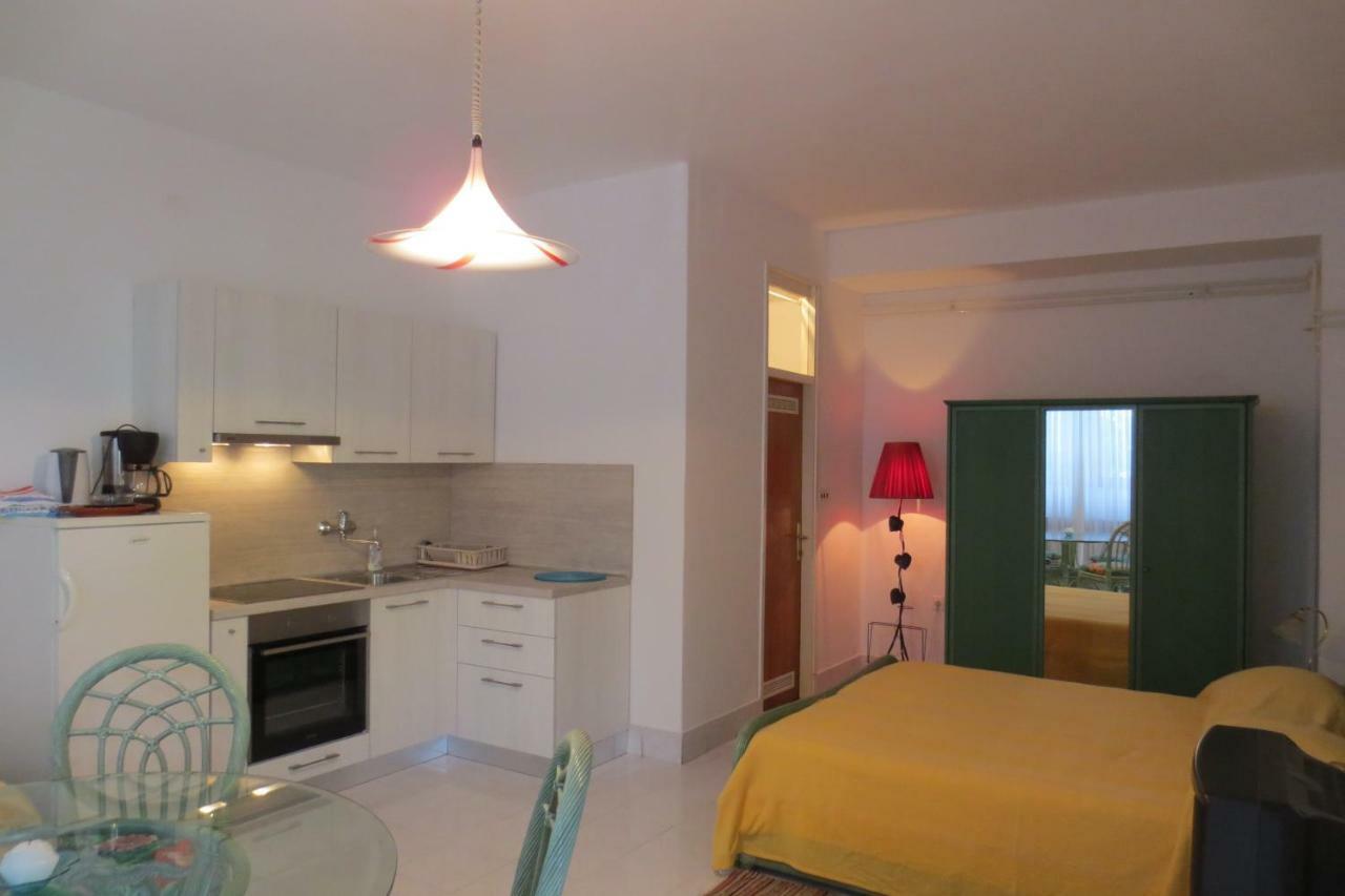 Apartment Petrinic V Pula Exterior photo